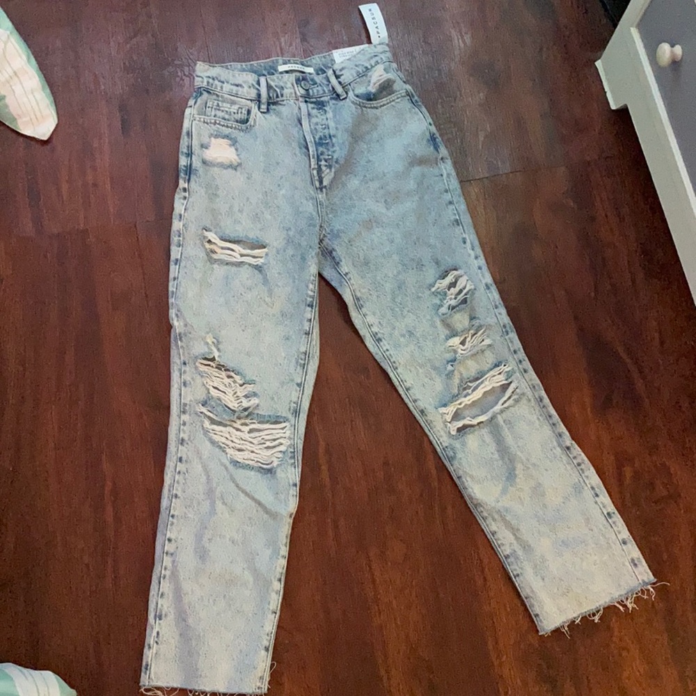 These super cute whitewashed Pacsun Jeans.